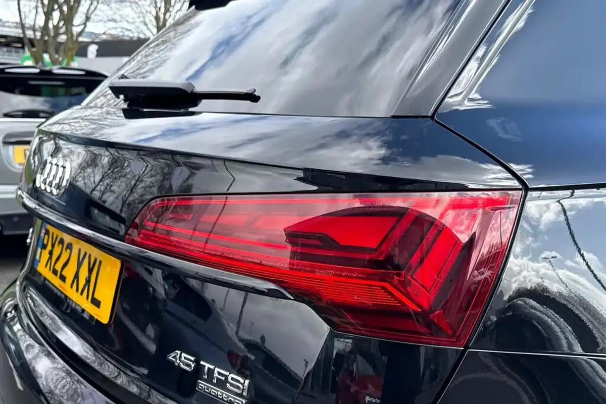 2022-audi-q5-20-45-tfsi-edition-1-sportback-big-15