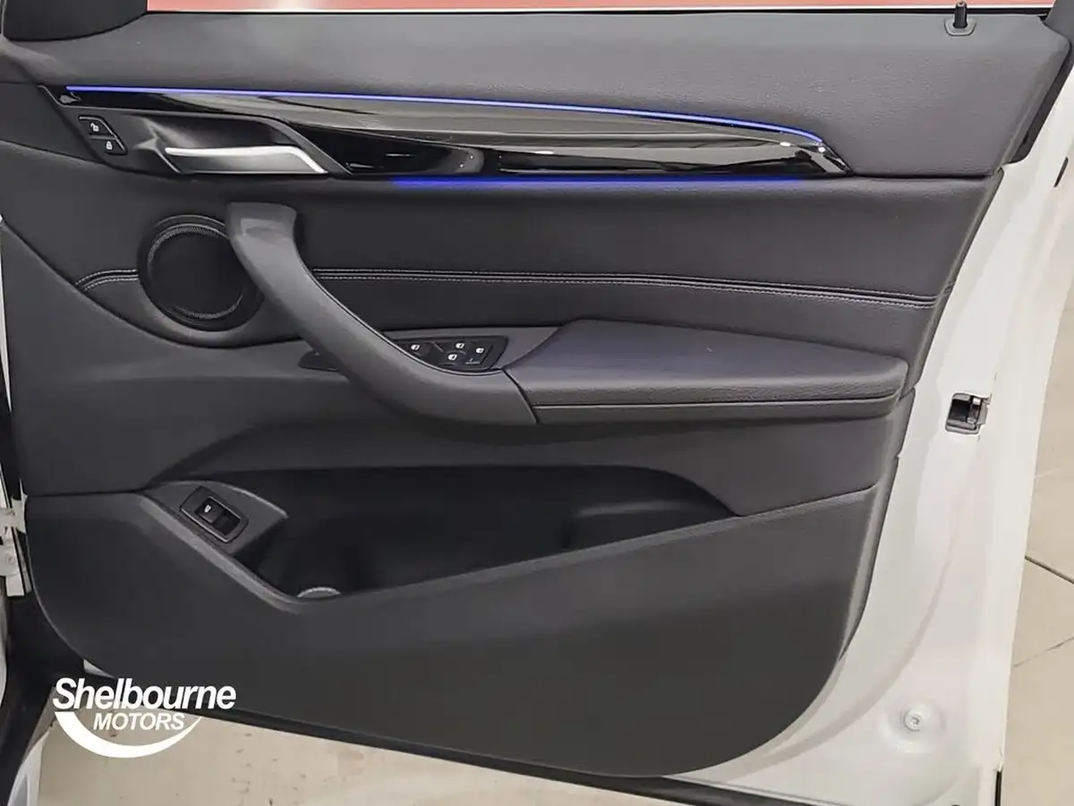 2021-bmw-x1-15-sdrive18i-xline-big-18