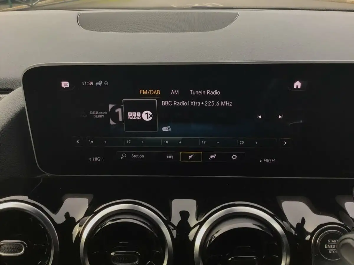 2019-mercedes-benz-b-class-13-b200-amg-line-executive-big-27