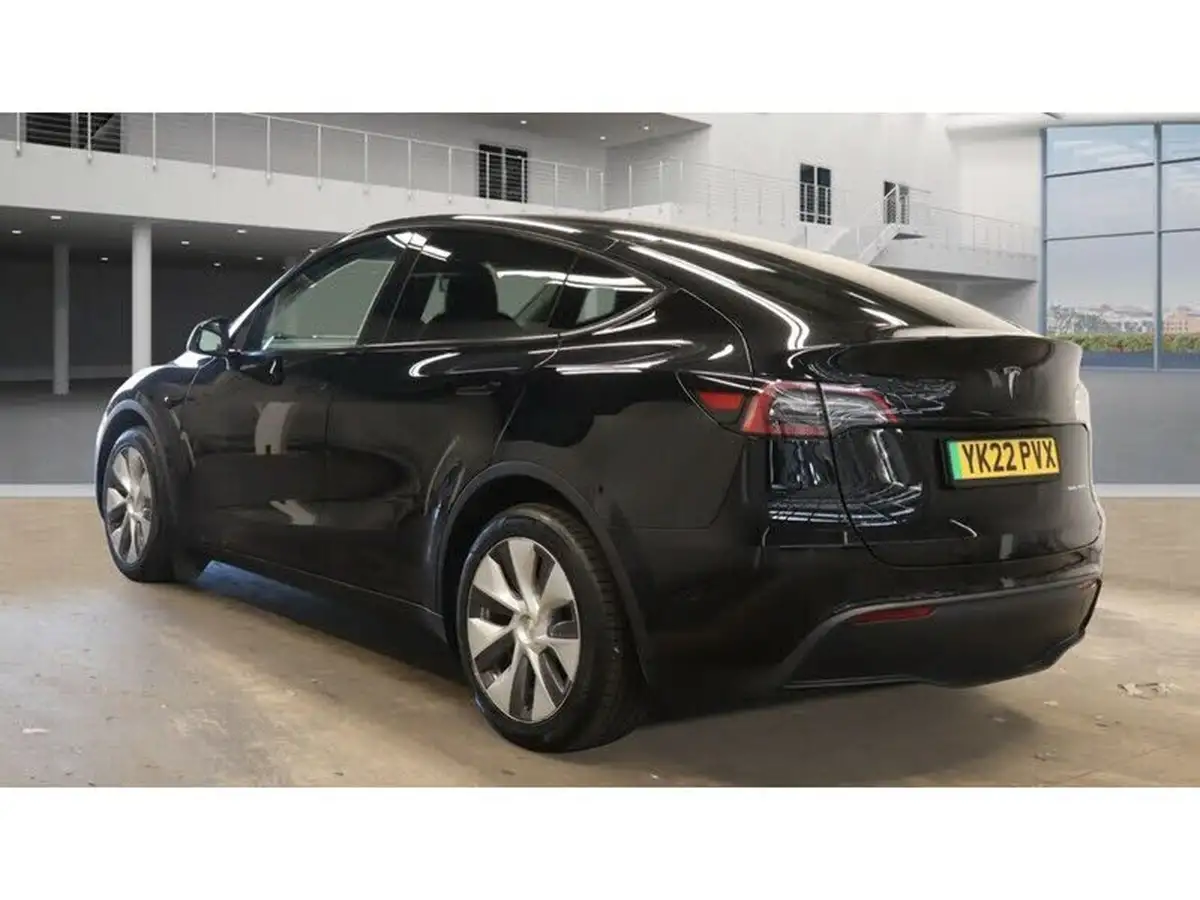 2022-tesla-model-y-e-long-range-big-2