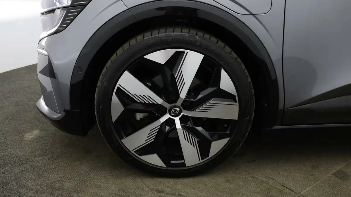 2023-renault-megane-e-tech-e-techno-big-17