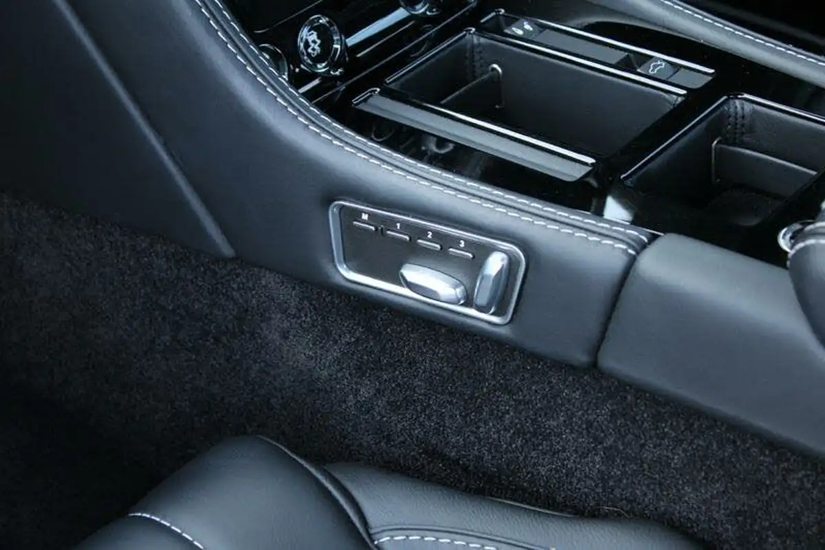 2015-aston-martin-db9-59-carbon-edition-big-22