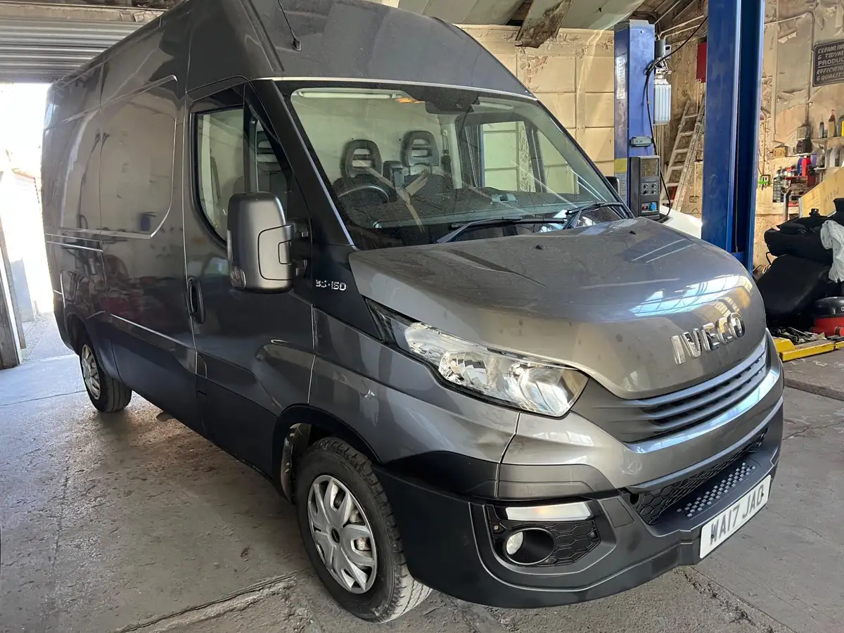 2017-iveco-daily-s-class-23td-35s16v-3520-h2-business-3520-big-17