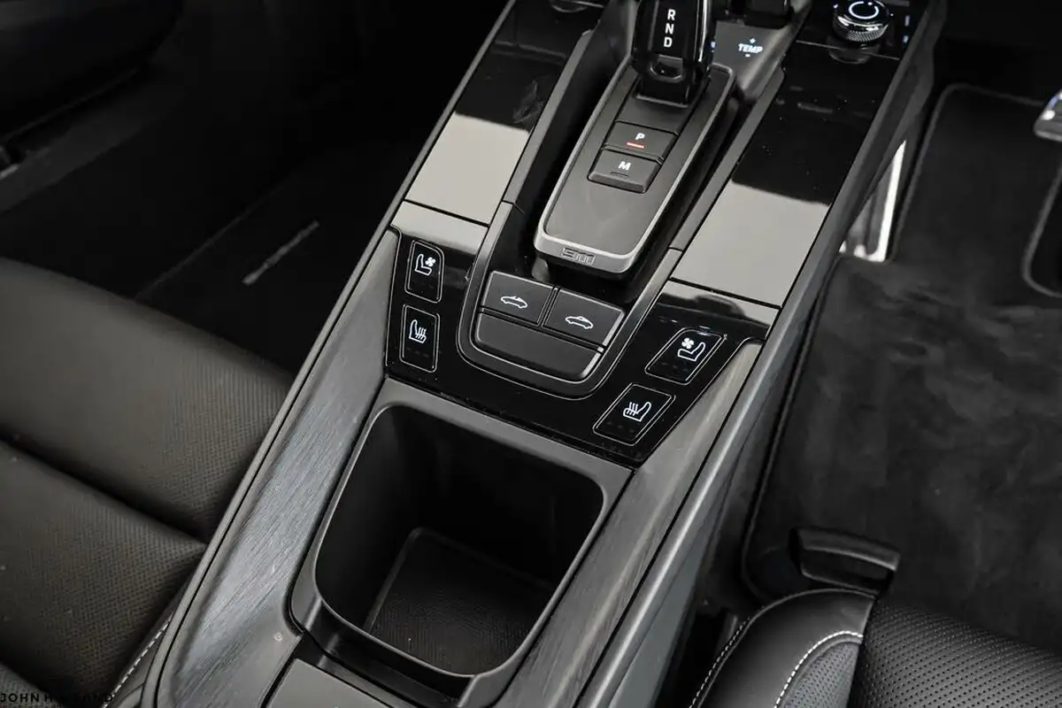2022-porsche-911-30-targa-4-gts-pdk-big-29