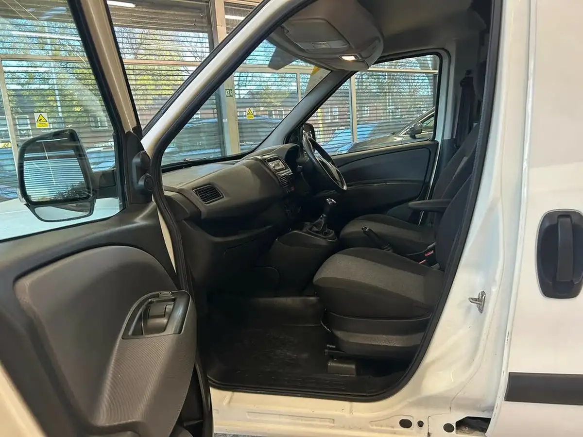 2014-fiat-doblo-cargo-13td-l1-panel-van-big-14