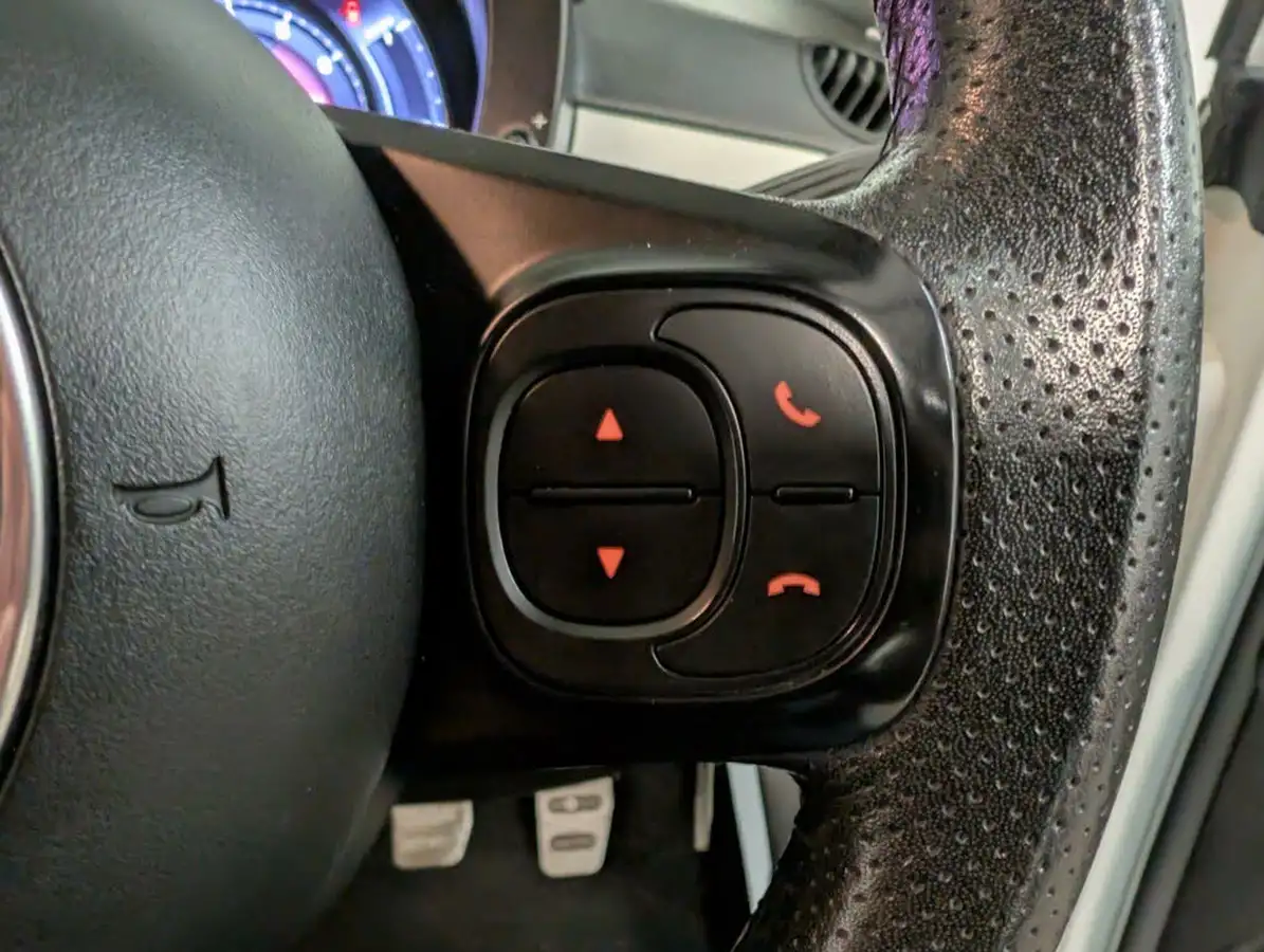 2018-abarth-595-14-tjet-big-25
