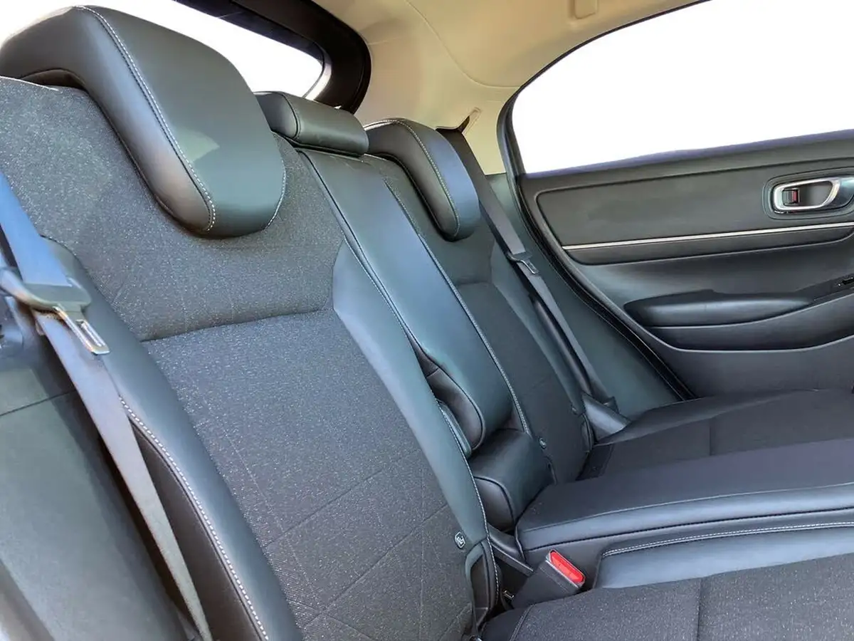 2023-honda-hr-v-15-i-mmd-advance-big-18