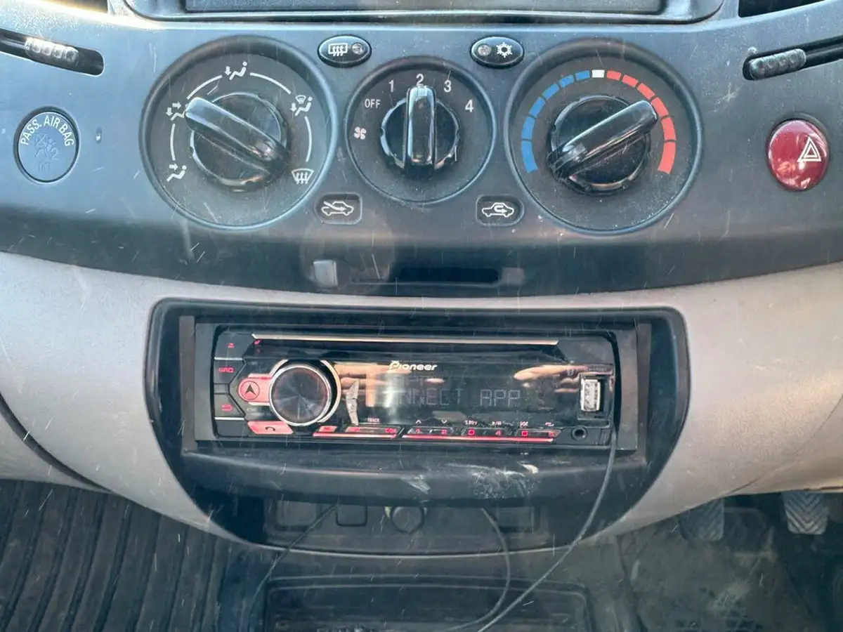 2011-mitsubishi-l200-25td-4life-lb-double-cab-pickup-big-15