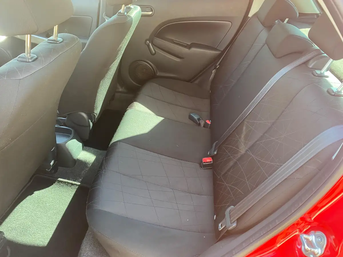 2013-mazda-mazda2-13-tamura-5d-big-15