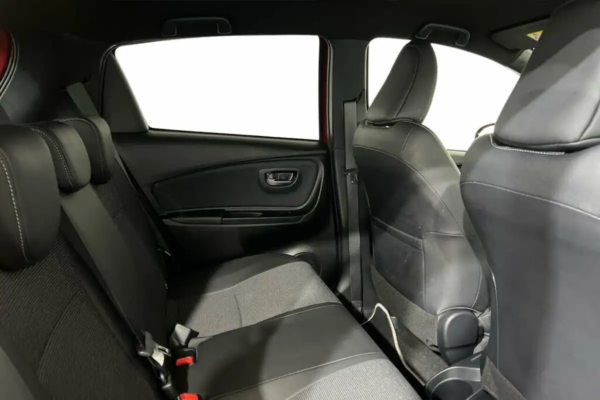 2019-toyota-yaris-15-vvt-i-excel-98bhp-hybrid-1497cc-e-cvt-big-9