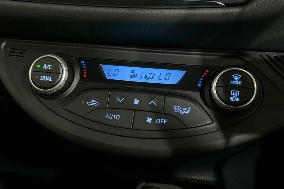 2019-toyota-yaris-15-vvt-i-excel-98bhp-hybrid-1497cc-e-cvt-big-33