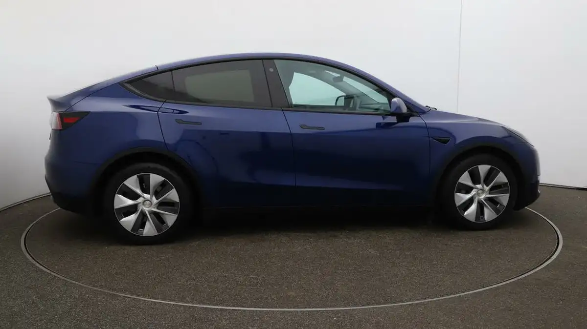 2022-tesla-model-y-e-long-range-big-48