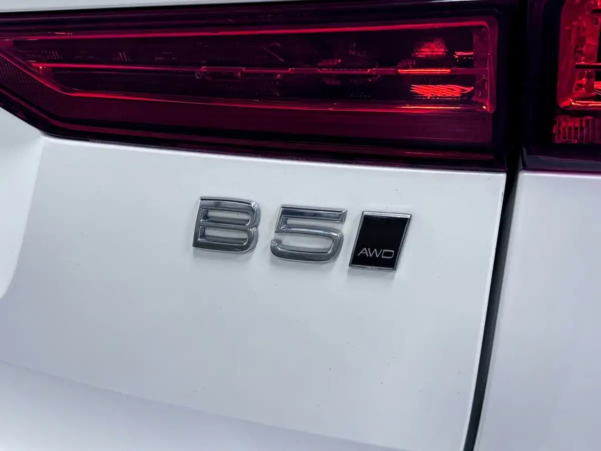 2021-volvo-xc60-20-b5-r-design-pro-awd-big-16