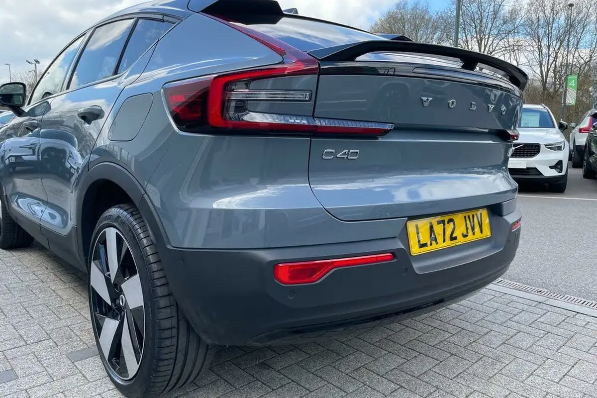 2022-volvo-c40-e-twin-recharge-pro-big-16