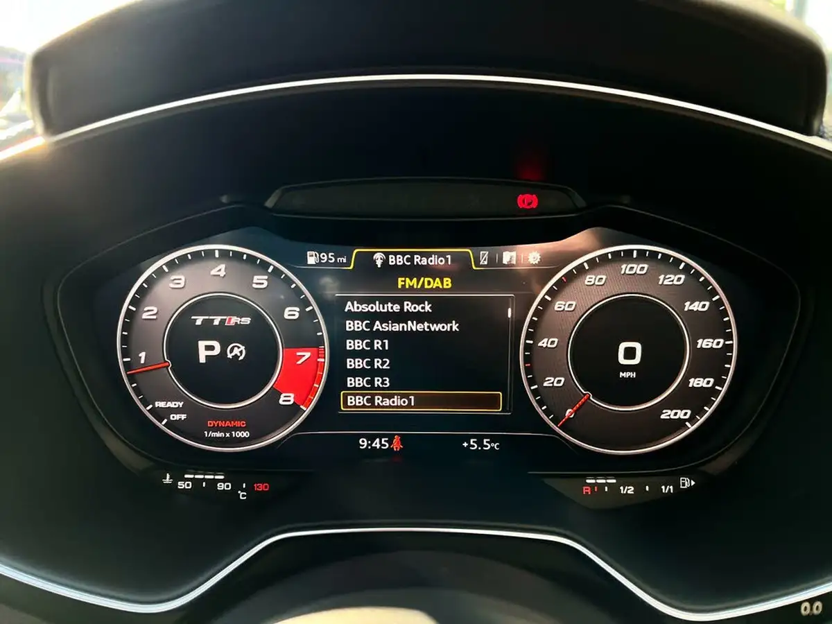 2020-audi-tt-roadster-25-tfsi-rs-audi-sport-edition-big-45