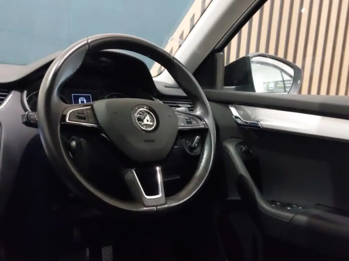 2020-skoda-octavia-15-tsi-se-drive-hatchback-dsg-big-9
