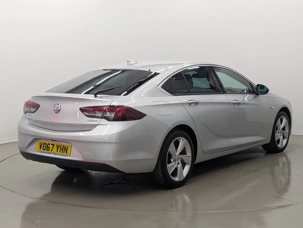 2017-vauxhall-insignia-grand-sport-15-turbo-sri-nav-big-9