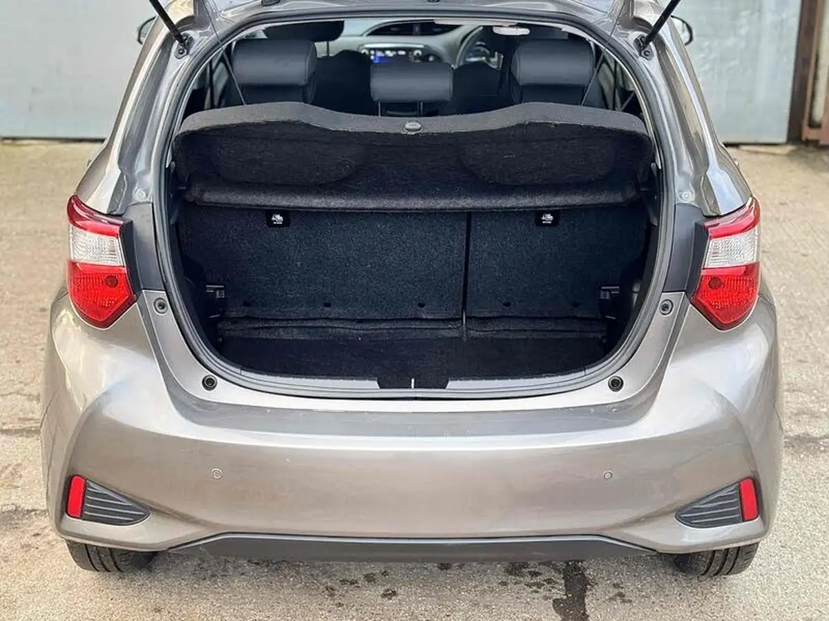 2019-toyota-yaris-15-vvt-i-icon-tech-98bhp-hybrid-1497cc-e-cvt-big-8