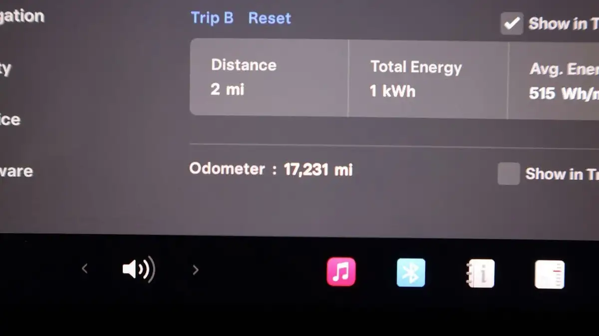 2022-tesla-model-y-e-long-range-big-10
