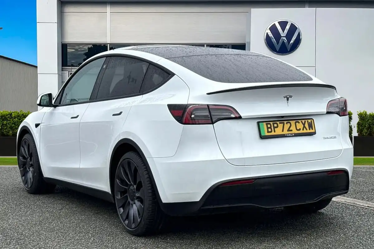 2023-tesla-model-y-e-performance-big-1