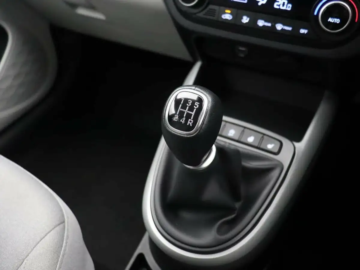 2021-hyundai-i10-10-premium-big-32