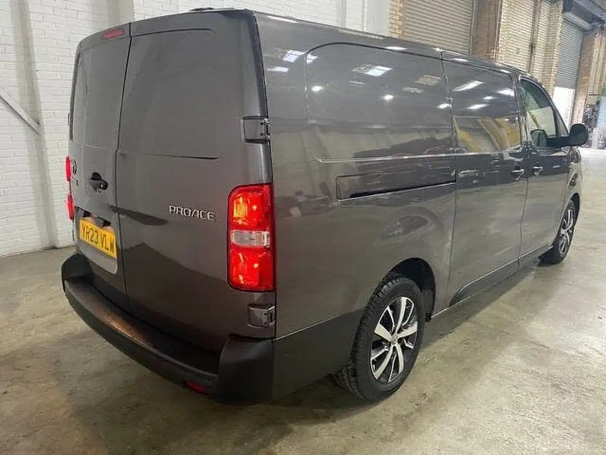 2023-toyota-proace-20d-icon-medium-panel-big-7