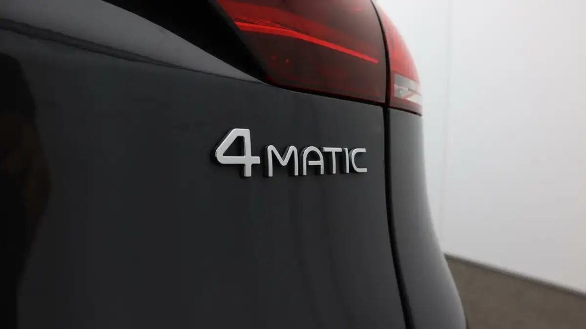 2022-mercedes-benz-eqc-e-eqc-400-amg-line-big-23