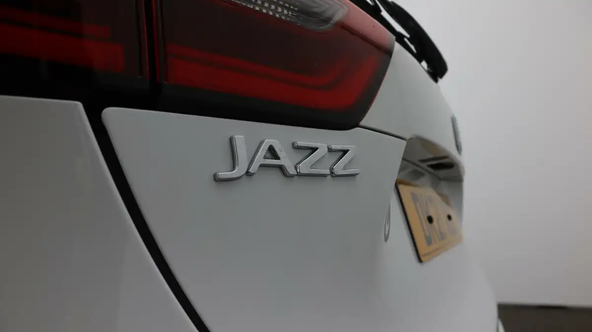 2021-honda-jazz-15-i-mmd-se-107ps-big-21