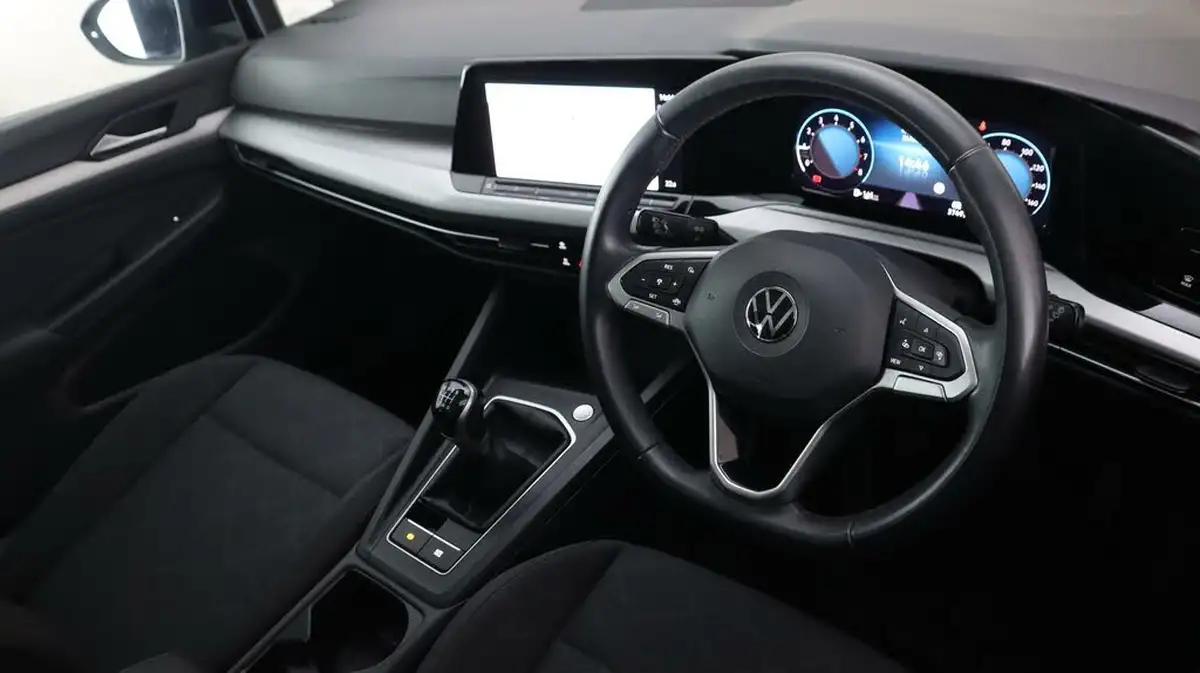 2022-volkswagen-golf-15-tsi-life-150ps-hatchback-big-9