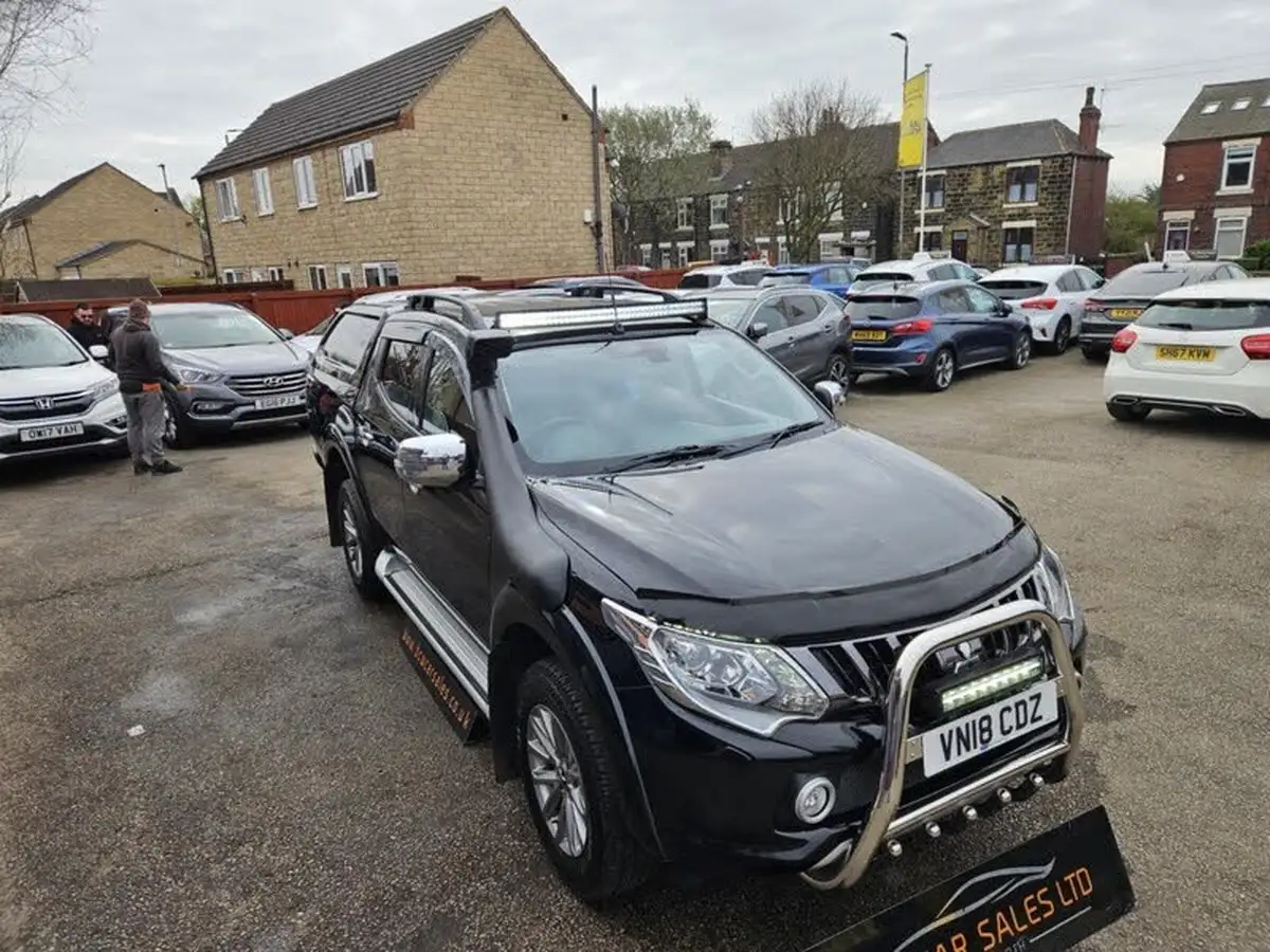 2018-mitsubishi-l200-24di-d-barbarian-sda-auto-big-9