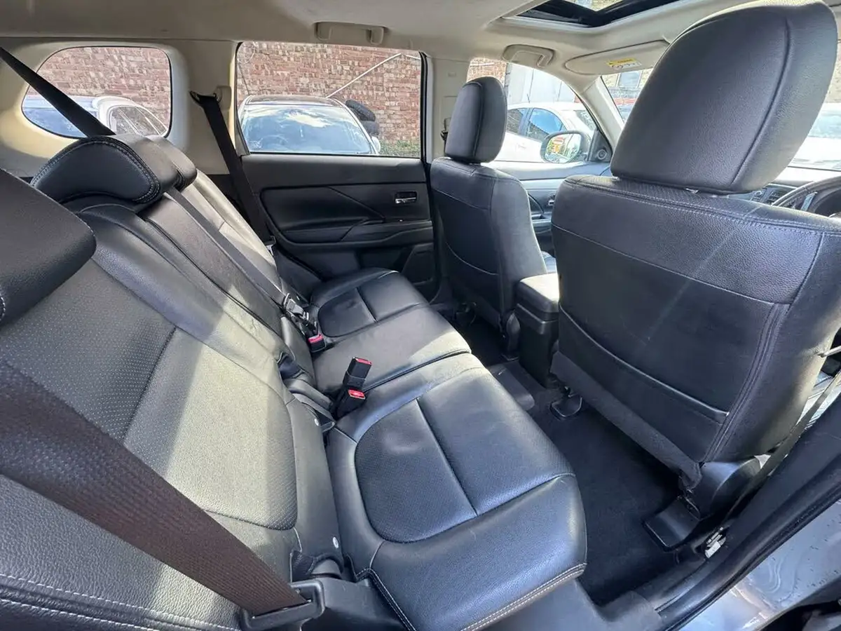 2014-mitsubishi-outlander-20-gx4h-big-32