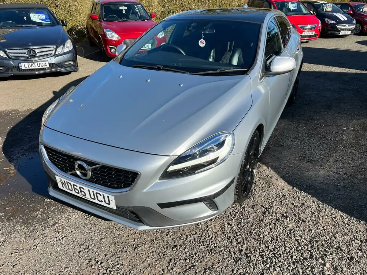 2016-volvo-v40-20td-d2-r-design-pro-big-3