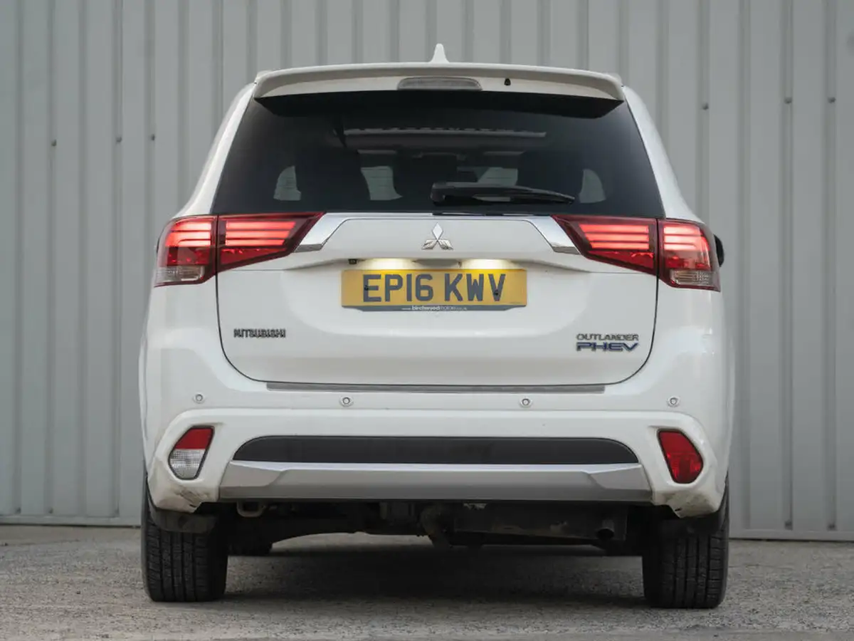2016-mitsubishi-outlander-20-gx5hs-phev-big-20