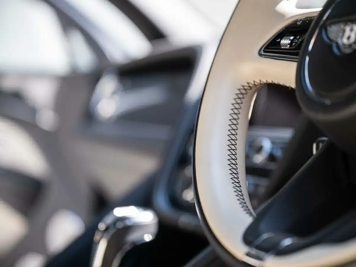 2019-bentley-bentayga-40-v8-big-65