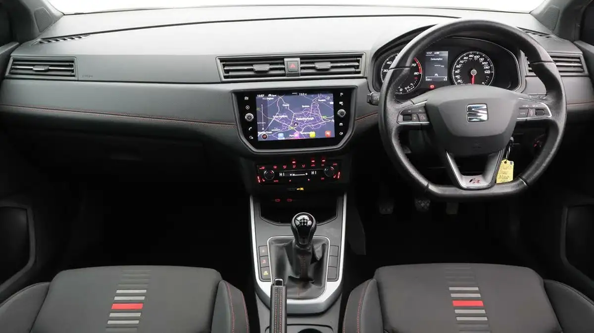 2021-seat-arona-10-tsi-fr-red-edition-big-13