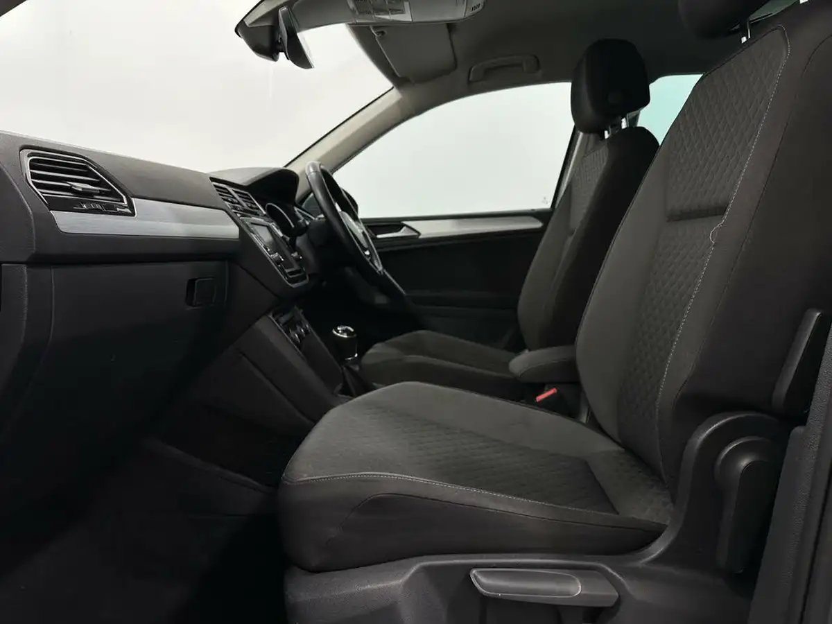 2016-volkswagen-tiguan-20tdi-se-navigation-150ps-bmt-big-33