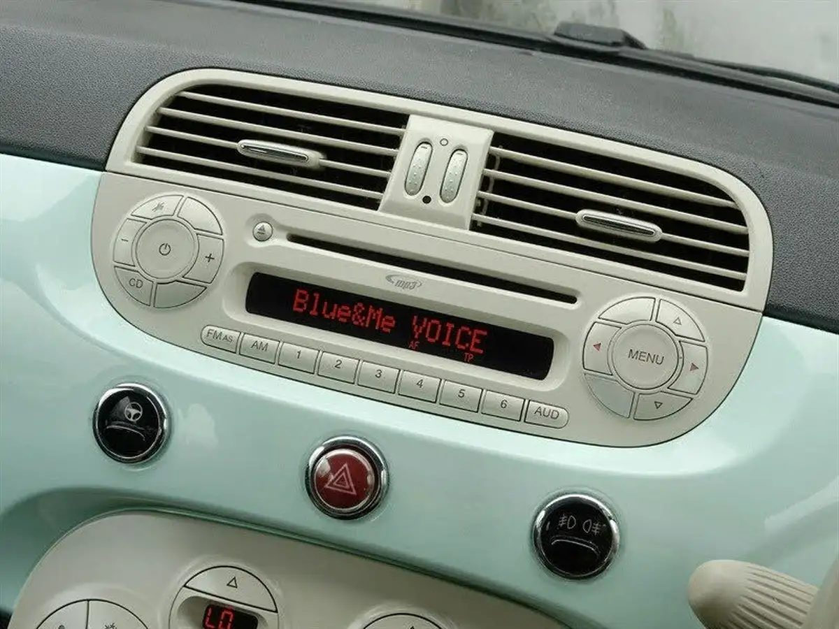 2015-fiat-500c-12-lounge-ss-dualogic-big-20