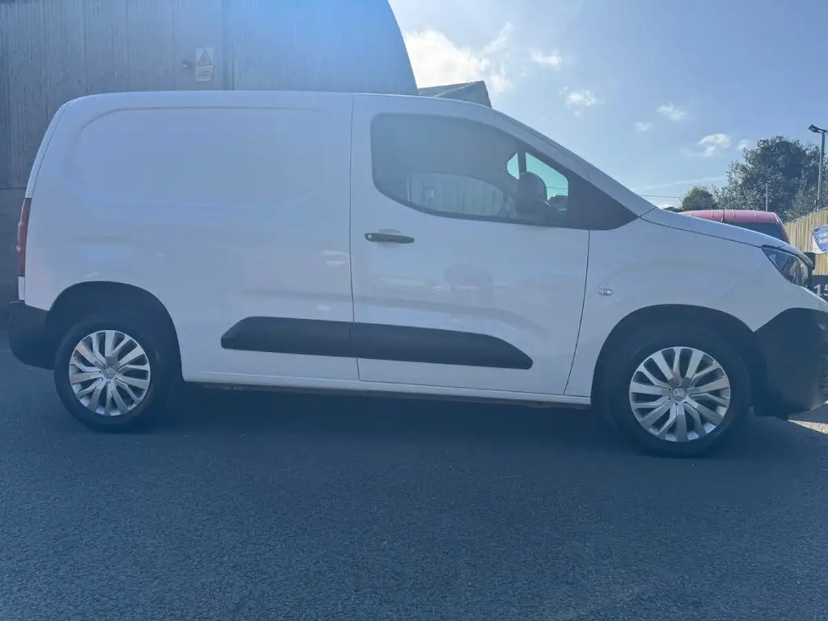 2021-peugeot-partner-15-bluehdi-1000-professional-100ps-eu6dt-panel-big-47