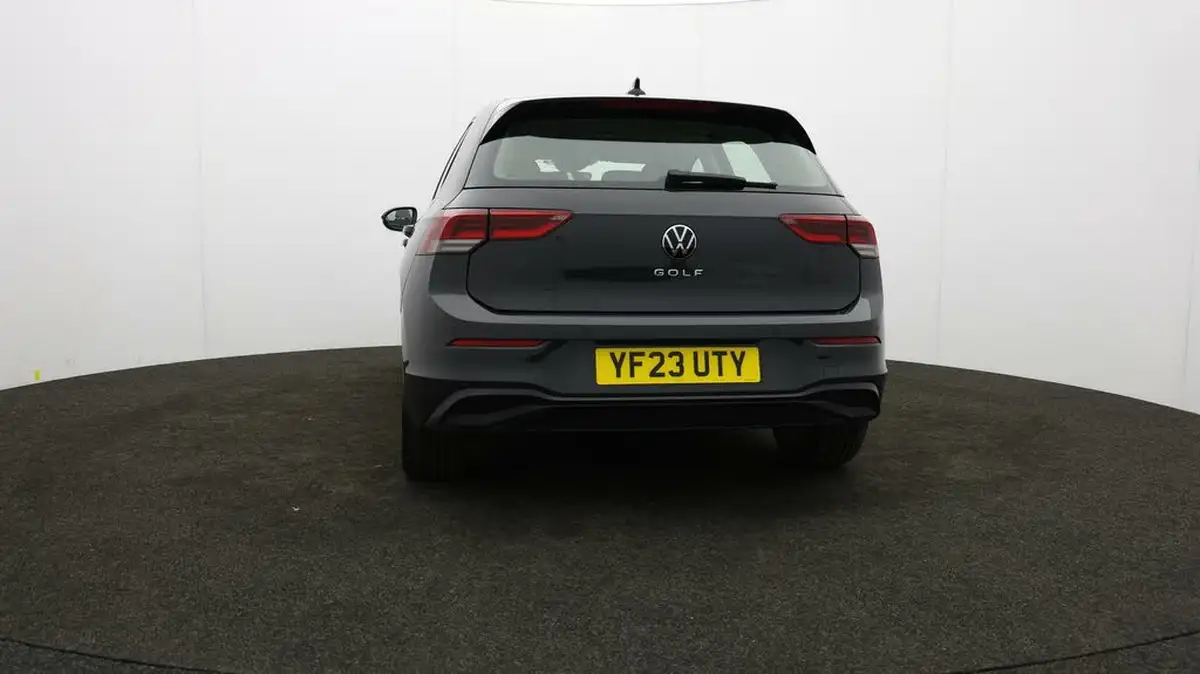 2023-volkswagen-golf-15-tsi-life-130ps-hatchback-big-40