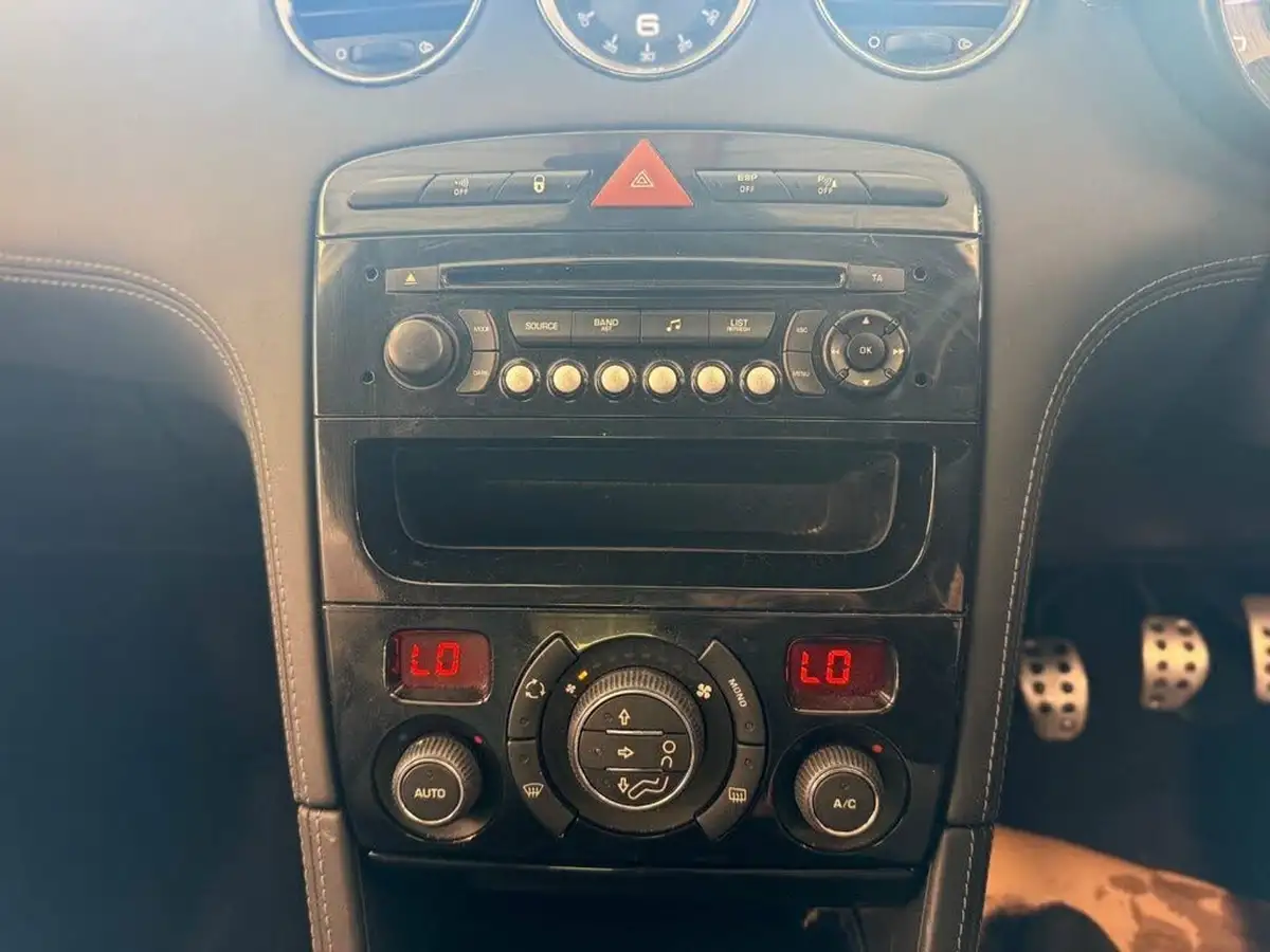 2012-peugeot-rcz-16-gt-156bhp-big-37