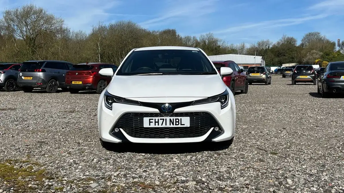 2022-toyota-corolla-18-vvt-i-excel-120bhp-trk-hatchback-big-14
