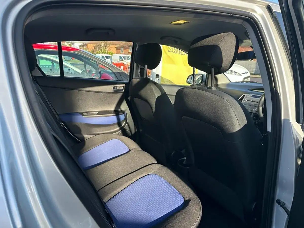 2009-hyundai-i20-12-comfort-5d-big-14