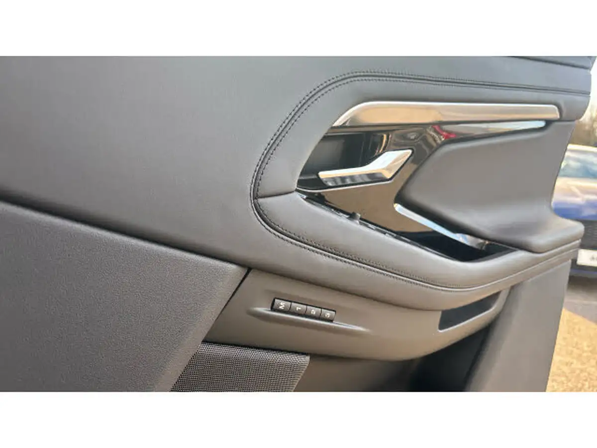 2023-land-rover-range-rover-evoque-15-p300e-r-dynamic-hse-big-35