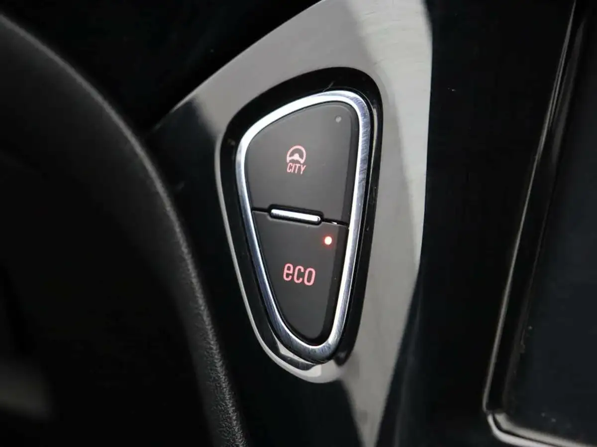 2018-vauxhall-corsa-14i-16v-turbo-red-edition-3d-big-27