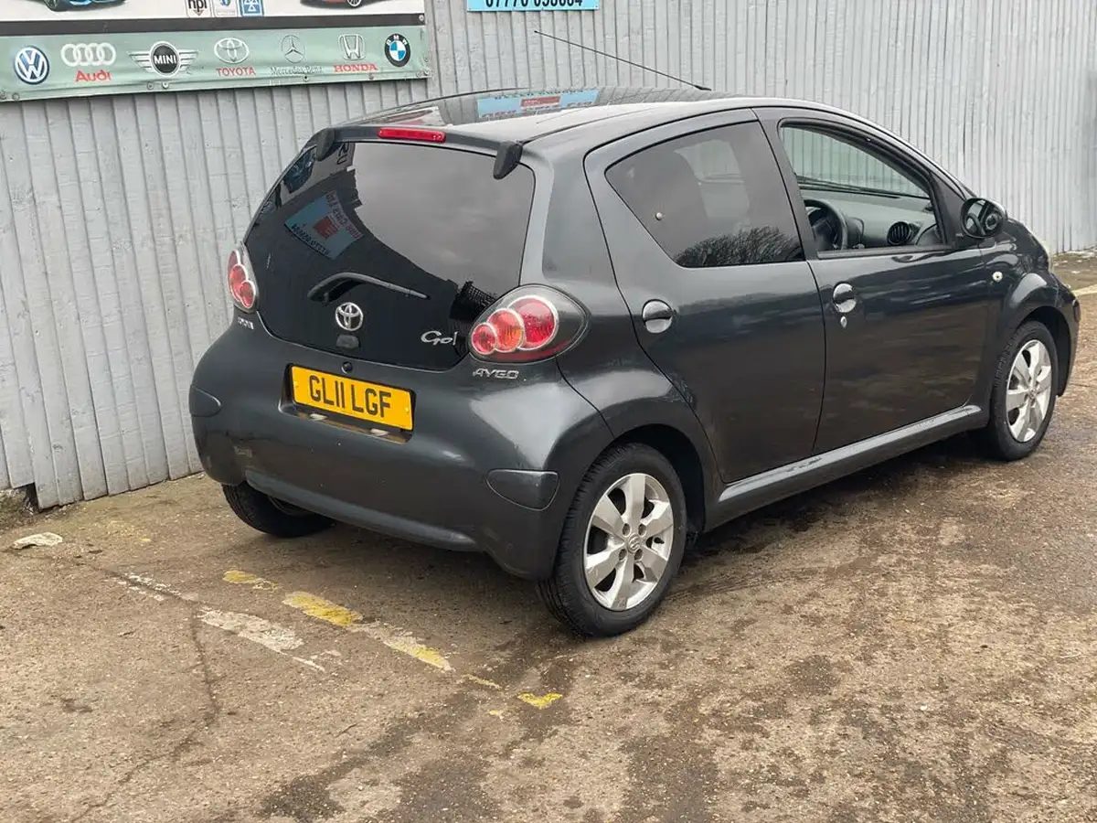 2011-toyota-aygo-10-aygo-go-vvt-i-5d-big-12