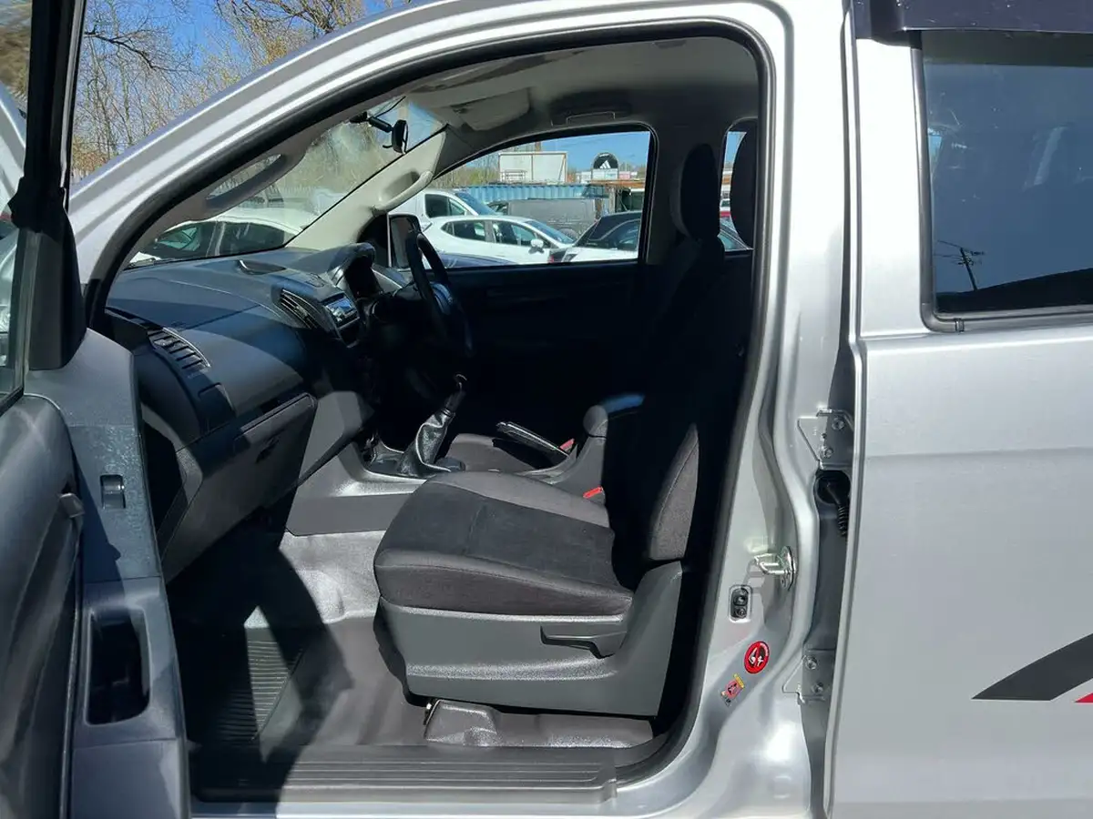 2016-isuzu-d-max-25td-4x4-double-pickup-big-20
