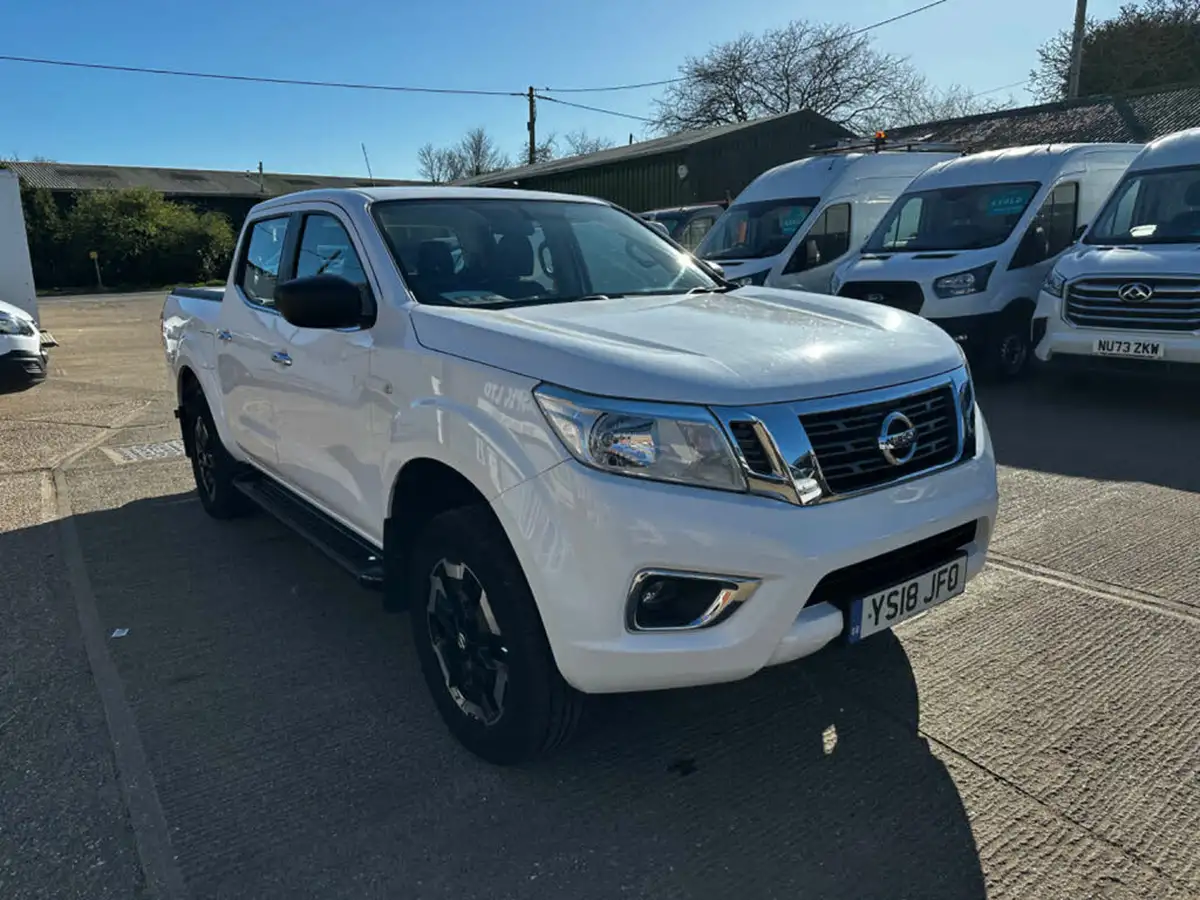2018-nissan-navara-23dci-acenta-double-big-2
