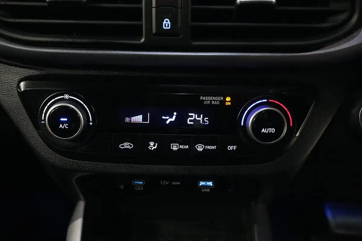 2024-hyundai-i10-12-premium-84ps-auto-big-43