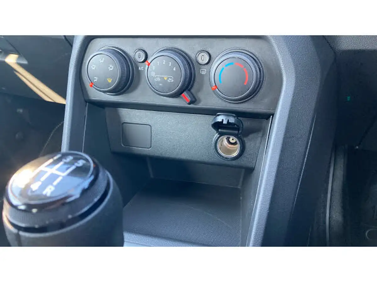 2023-dacia-sandero-10-tce-expression-90bhp-big-30