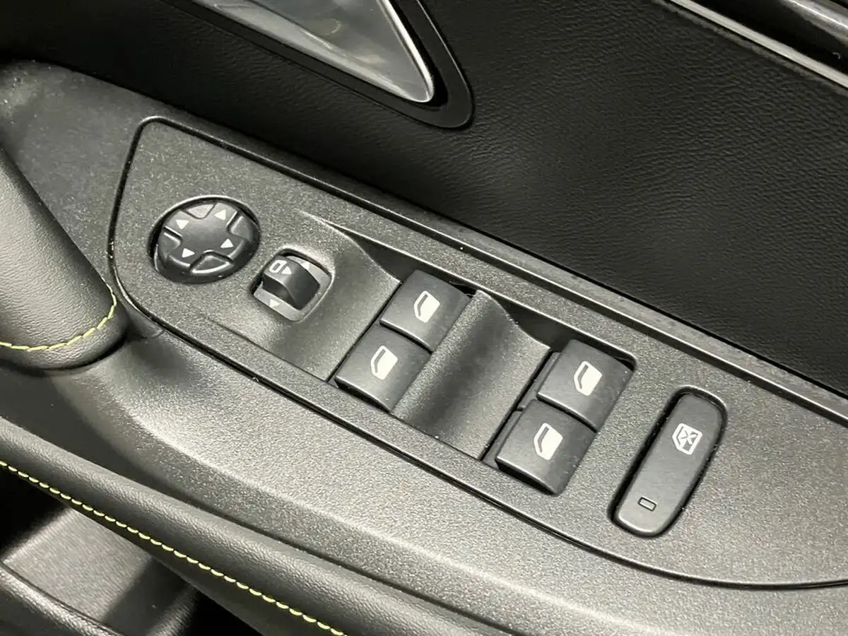2024-peugeot-2008-suv-e-gt-136ps-50kwh-big-20